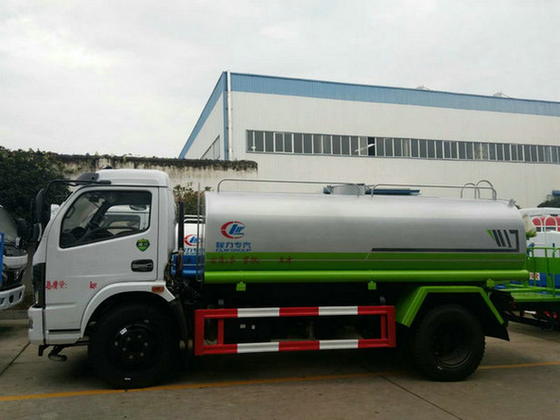 东风国六绿化喷洒车（9.1吨）